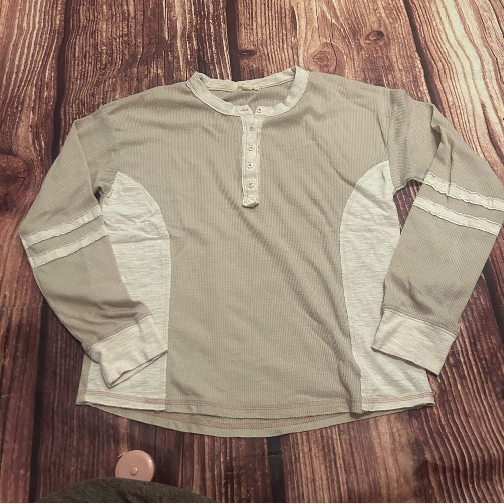 Women’s Hem & Thread Henley Tan Cream Size Medium